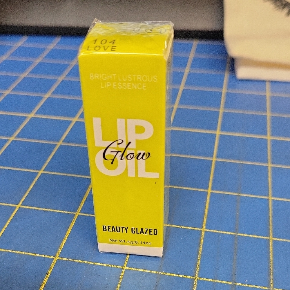 Beauty Glazed Lip Glow Oil 4g New Sealed Box